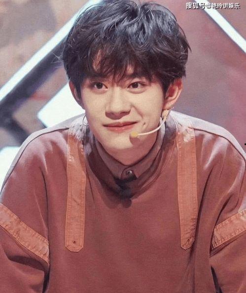 网红小酒窝的男网红,魅力四溢的直播界新宠