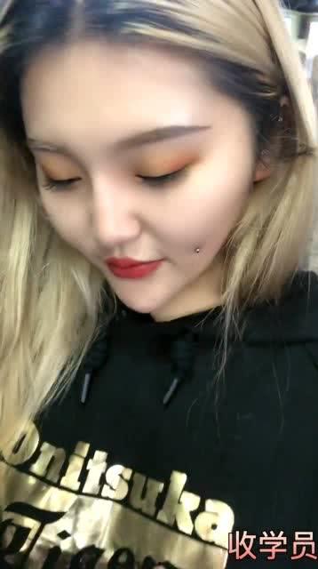 网红小酒窝的男网红,魅力四溢的直播界新宠 第2张 网红小酒窝的男网红,魅力四溢的直播界新宠 第2张