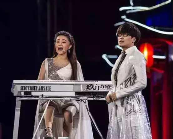 王小玮家庭背景  第2张